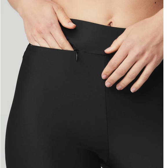 Alo Yoga Airlift high-waist conceal-zip capri. Like new - Picture 12 of 12